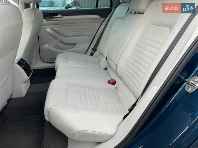 Синий Фольксваген Пассат, объемом двигателя 2 л и пробегом 154 тыс. км за 28439 $, фото 29 на Automoto.ua