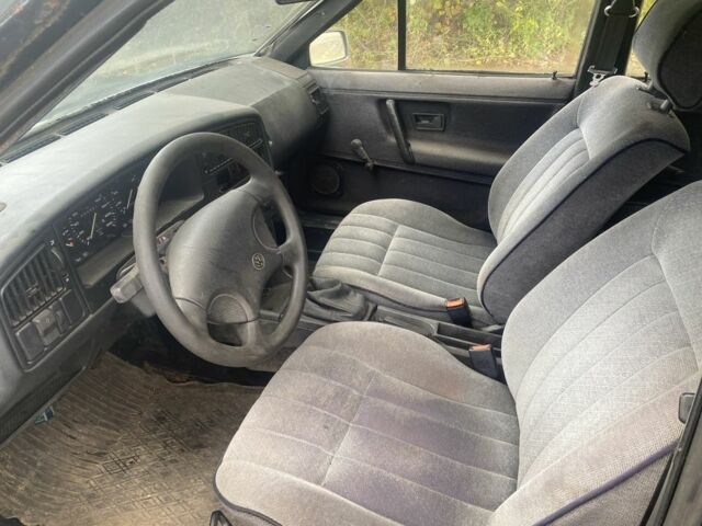 Синій Фольксваген Пассат, об'ємом двигуна 1.8 л та пробігом 320 тис. км за 800 $, фото 4 на Automoto.ua