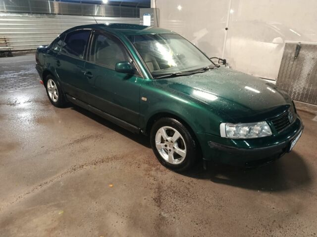 Зеленый Фольксваген Пассат, объемом двигателя 1.8 л и пробегом 470 тыс. км за 3300 $, фото 2 на Automoto.ua