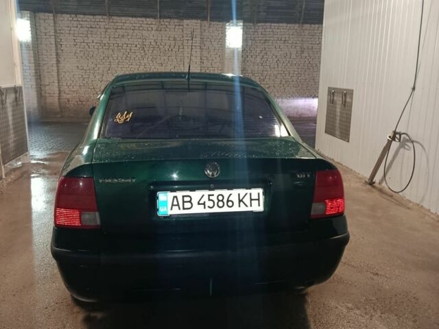 Зеленый Фольксваген Пассат, объемом двигателя 1.8 л и пробегом 470 тыс. км за 3300 $, фото 1 на Automoto.ua