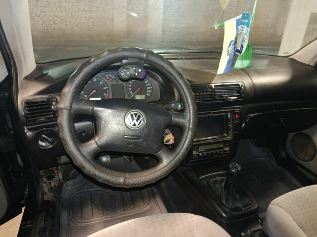 Зеленый Фольксваген Пассат, объемом двигателя 1.8 л и пробегом 470 тыс. км за 3300 $, фото 4 на Automoto.ua