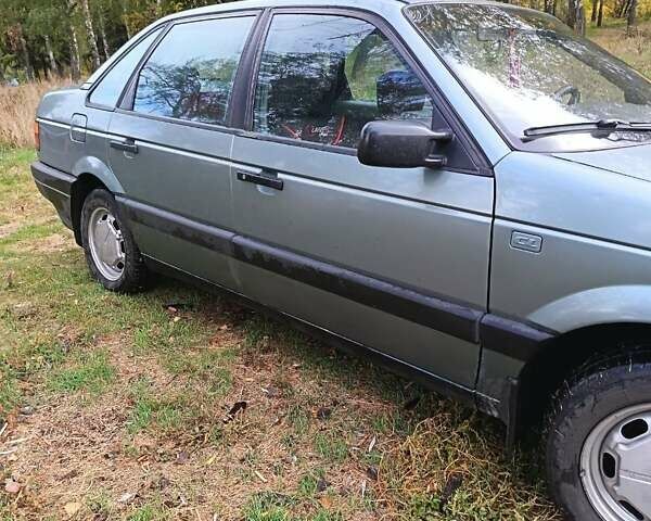 Зеленый Фольксваген Пассат, объемом двигателя 1.8 л и пробегом 100 тыс. км за 2300 $, фото 1 на Automoto.ua