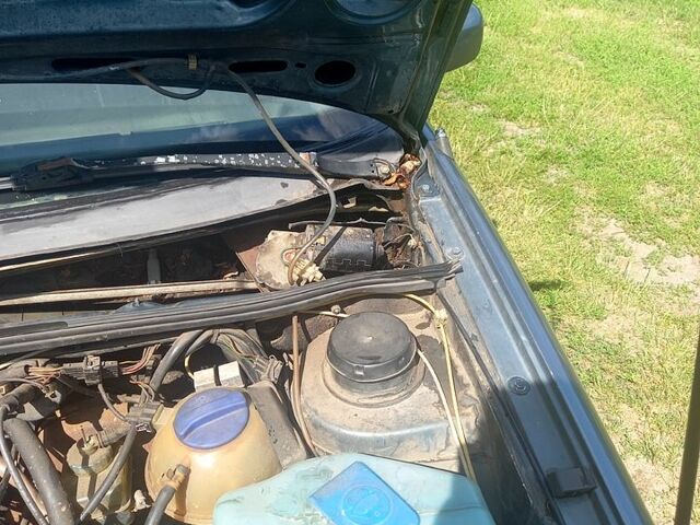 Зелений Фольксваген Пассат, об'ємом двигуна 1.8 л та пробігом 240 тис. км за 1400 $, фото 5 на Automoto.ua