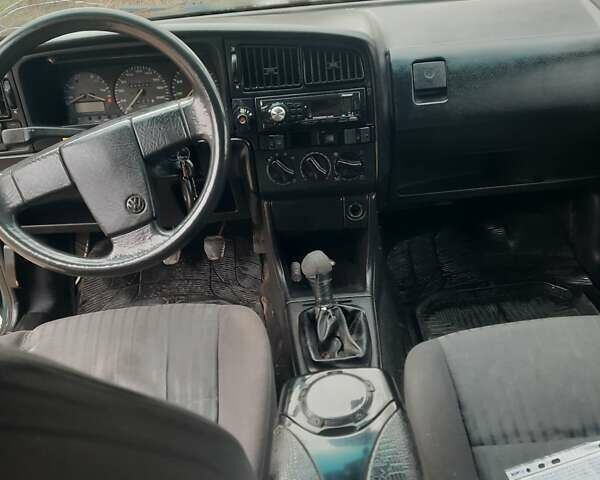 Зелений Фольксваген Пассат, об'ємом двигуна 1.8 л та пробігом 280 тис. км за 1550 $, фото 11 на Automoto.ua