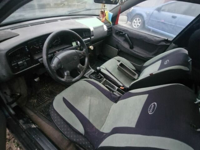 Зеленый Фольксваген Пассат, объемом двигателя 1.6 л и пробегом 332 тыс. км за 650 $, фото 5 на Automoto.ua