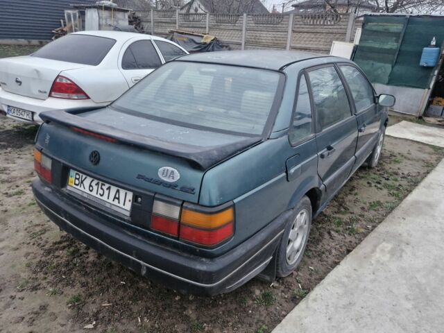 Зеленый Фольксваген Пассат, объемом двигателя 1.6 л и пробегом 332 тыс. км за 650 $, фото 4 на Automoto.ua