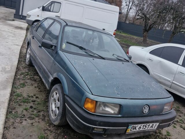 Зеленый Фольксваген Пассат, объемом двигателя 1.6 л и пробегом 332 тыс. км за 650 $, фото 2 на Automoto.ua