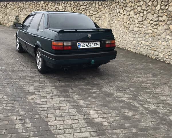 Зеленый Фольксваген Пассат, объемом двигателя 1.8 л и пробегом 278 тыс. км за 3300 $, фото 2 на Automoto.ua