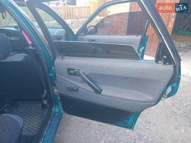 Зелений Фольксваген Пассат, об'ємом двигуна 1.6 л та пробігом 340 тис. км за 2600 $, фото 6 на Automoto.ua