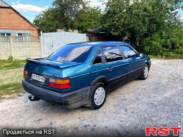 Зеленый Фольксваген Пассат, объемом двигателя 1.8 л и пробегом 200 тыс. км за 1700 $, фото 3 на Automoto.ua