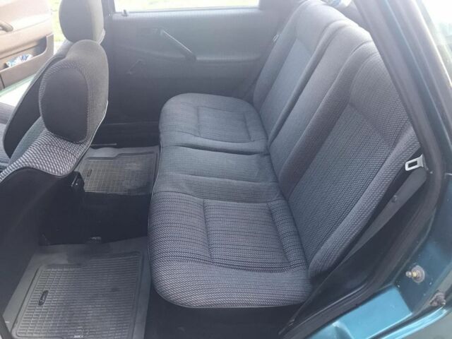 Зеленый Фольксваген Пассат, объемом двигателя 1.8 л и пробегом 413 тыс. км за 1650 $, фото 3 на Automoto.ua