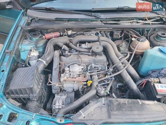 Зелений Фольксваген Пассат, об'ємом двигуна 1.6 л та пробігом 340 тис. км за 2600 $, фото 10 на Automoto.ua