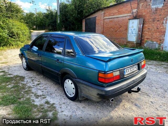 Зеленый Фольксваген Пассат, объемом двигателя 1.8 л и пробегом 200 тыс. км за 1700 $, фото 9 на Automoto.ua