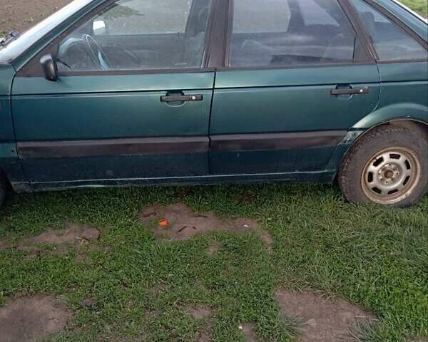 Зеленый Фольксваген Пассат, объемом двигателя 1.98 л и пробегом 200 тыс. км за 2300 $, фото 2 на Automoto.ua