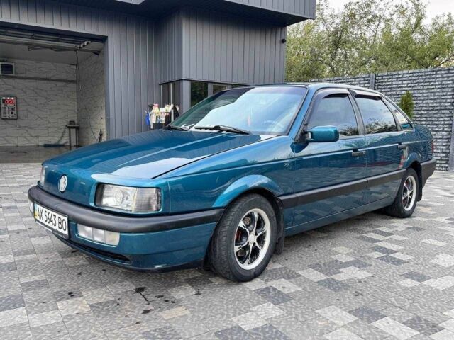 Зеленый Фольксваген Пассат, объемом двигателя 1.8 л и пробегом 280 тыс. км за 2700 $, фото 1 на Automoto.ua