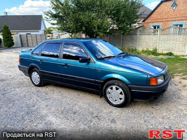 Зеленый Фольксваген Пассат, объемом двигателя 1.8 л и пробегом 200 тыс. км за 1700 $, фото 1 на Automoto.ua