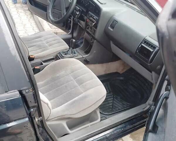 Зеленый Фольксваген Пассат, объемом двигателя 1.8 л и пробегом 346 тыс. км за 1500 $, фото 4 на Automoto.ua