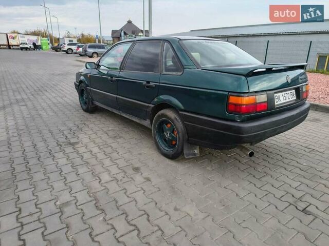 Зеленый Фольксваген Пассат, объемом двигателя 1.8 л и пробегом 250 тыс. км за 1999 $, фото 2 на Automoto.ua