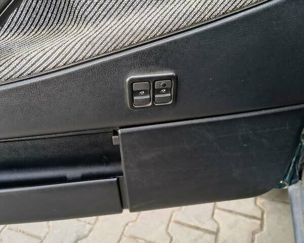 Зеленый Фольксваген Пассат, объемом двигателя 1.8 л и пробегом 250 тыс. км за 1999 $, фото 7 на Automoto.ua