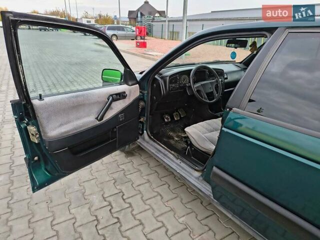 Зеленый Фольксваген Пассат, объемом двигателя 1.8 л и пробегом 250 тыс. км за 1999 $, фото 8 на Automoto.ua