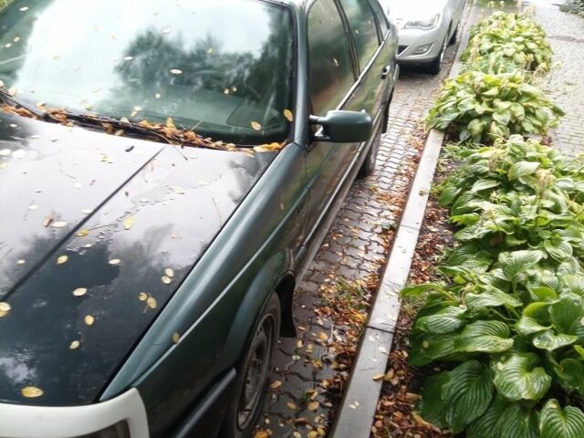 Зеленый Фольксваген Пассат, объемом двигателя 2 л и пробегом 200 тыс. км за 1200 $, фото 2 на Automoto.ua