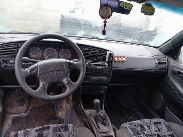 Зеленый Фольксваген Пассат, объемом двигателя 2 л и пробегом 275 тыс. км за 600 $, фото 6 на Automoto.ua