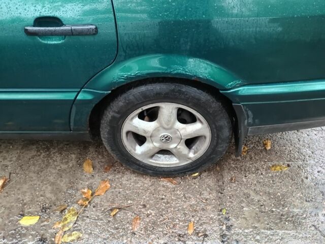 Зелений Фольксваген Пассат, об'ємом двигуна 2 л та пробігом 300 тис. км за 2500 $, фото 5 на Automoto.ua