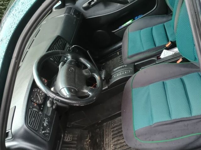 Зелений Фольксваген Пассат, об'ємом двигуна 2 л та пробігом 300 тис. км за 2500 $, фото 4 на Automoto.ua