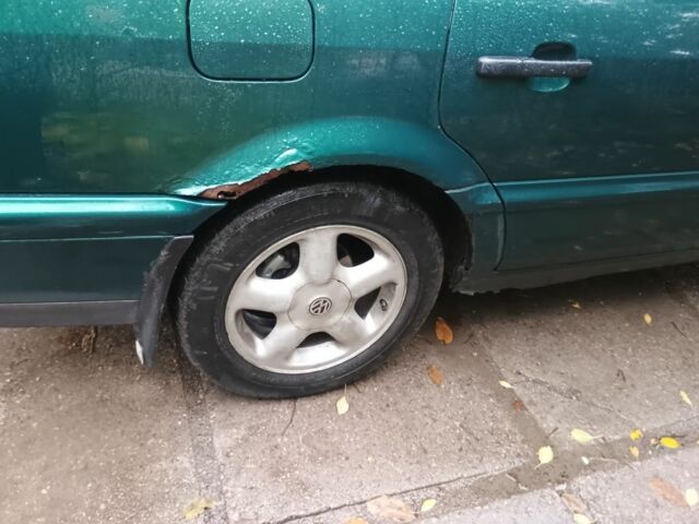 Зелений Фольксваген Пассат, об'ємом двигуна 2 л та пробігом 300 тис. км за 2500 $, фото 6 на Automoto.ua