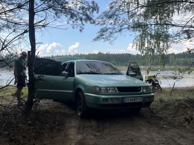 Зеленый Фольксваген Пассат, объемом двигателя 2 л и пробегом 344 тыс. км за 2550 $, фото 17 на Automoto.ua