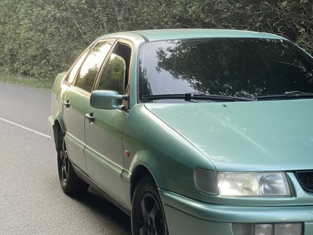 Зеленый Фольксваген Пассат, объемом двигателя 2 л и пробегом 344 тыс. км за 2550 $, фото 15 на Automoto.ua