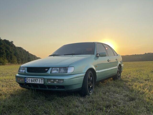 Зеленый Фольксваген Пассат, объемом двигателя 2 л и пробегом 344 тыс. км за 2550 $, фото 2 на Automoto.ua