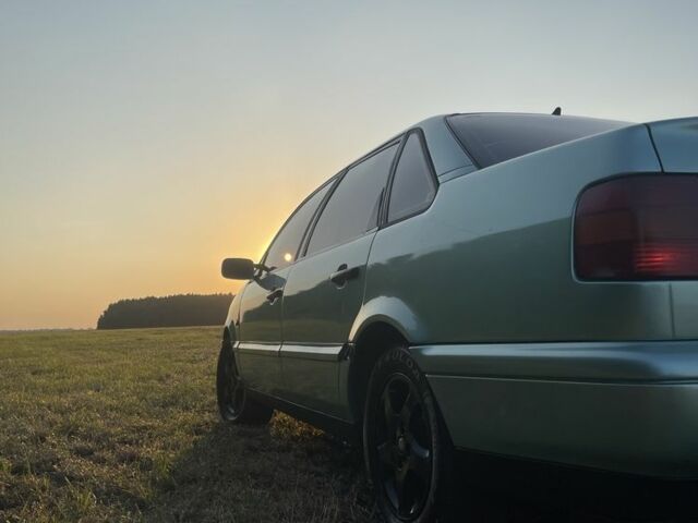 Зеленый Фольксваген Пассат, объемом двигателя 2 л и пробегом 344 тыс. км за 2550 $, фото 4 на Automoto.ua