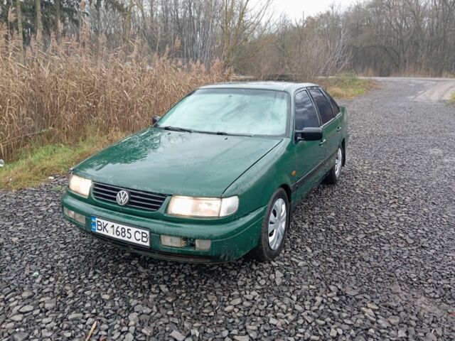 Зеленый Фольксваген Пассат, объемом двигателя 2 л и пробегом 275 тыс. км за 600 $, фото 4 на Automoto.ua