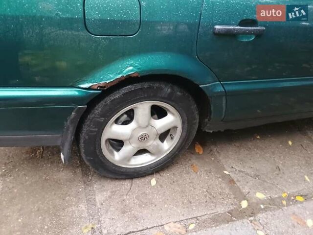 Зеленый Фольксваген Пассат, объемом двигателя 2 л и пробегом 300 тыс. км за 2500 $, фото 5 на Automoto.ua