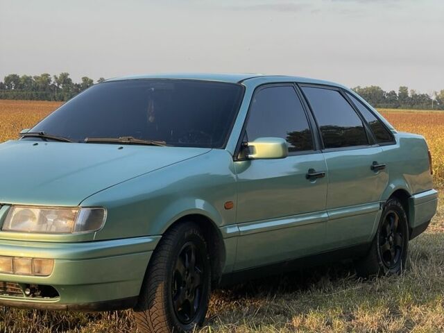 Зеленый Фольксваген Пассат, объемом двигателя 2 л и пробегом 344 тыс. км за 2550 $, фото 3 на Automoto.ua