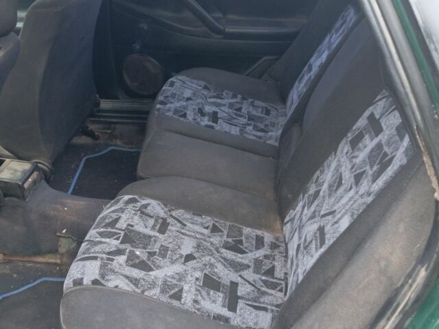 Зеленый Фольксваген Пассат, объемом двигателя 2 л и пробегом 275 тыс. км за 600 $, фото 5 на Automoto.ua