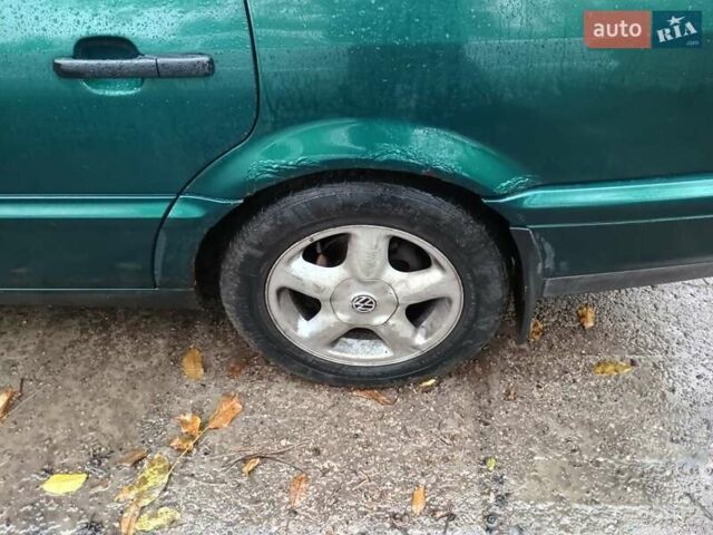 Зеленый Фольксваген Пассат, объемом двигателя 2 л и пробегом 300 тыс. км за 2500 $, фото 4 на Automoto.ua