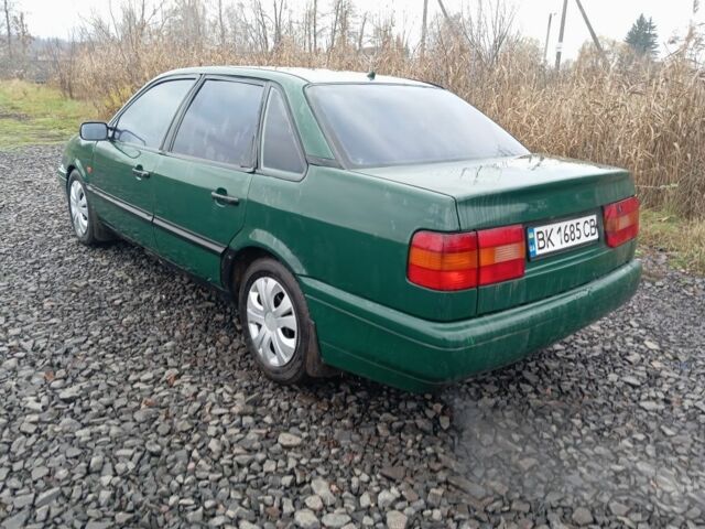 Зеленый Фольксваген Пассат, объемом двигателя 2 л и пробегом 275 тыс. км за 600 $, фото 3 на Automoto.ua