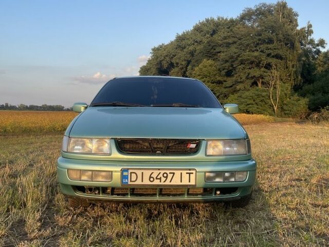 Зеленый Фольксваген Пассат, объемом двигателя 2 л и пробегом 344 тыс. км за 2550 $, фото 1 на Automoto.ua