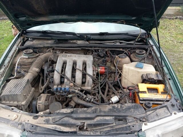 Зеленый Фольксваген Пассат, объемом двигателя 2 л и пробегом 275 тыс. км за 600 $, фото 7 на Automoto.ua