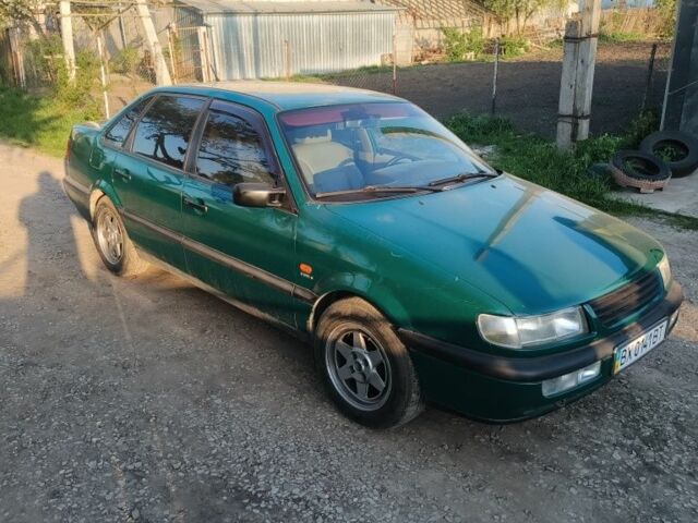 Зелений Фольксваген Пассат, об'ємом двигуна 1.8 л та пробігом 359 тис. км за 2499 $, фото 4 на Automoto.ua