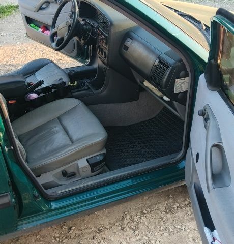 Зелений Фольксваген Пассат, об'ємом двигуна 1.8 л та пробігом 359 тис. км за 2499 $, фото 10 на Automoto.ua