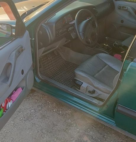 Зелений Фольксваген Пассат, об'ємом двигуна 1.8 л та пробігом 359 тис. км за 2499 $, фото 9 на Automoto.ua