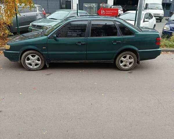 Зеленый Фольксваген Пассат, объемом двигателя 2 л и пробегом 380 тыс. км за 2400 $, фото 7 на Automoto.ua