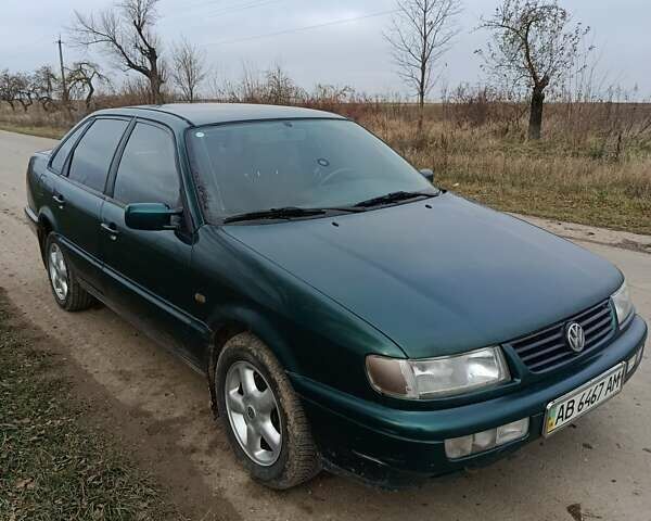 Зеленый Фольксваген Пассат, объемом двигателя 2 л и пробегом 380 тыс. км за 2400 $, фото 2 на Automoto.ua