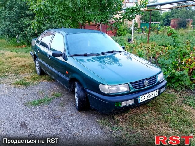 Зеленый Фольксваген Пассат, объемом двигателя 1.9 л и пробегом 345 тыс. км за 1800 $, фото 1 на Automoto.ua