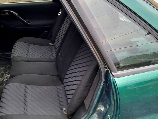 Зеленый Фольксваген Пассат, объемом двигателя 1.6 л и пробегом 330 тыс. км за 2500 $, фото 3 на Automoto.ua