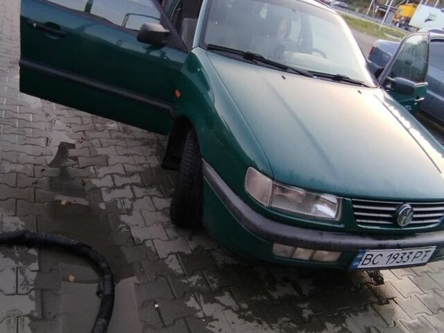 Фольксваген Пассат 1996 у Сколе на Automoto.ua Зелений Фольксваген Пассат, об'ємом двигуна 2 л та пробігом 181 тис. км за 2800 $, фото 4 на Automoto.ua