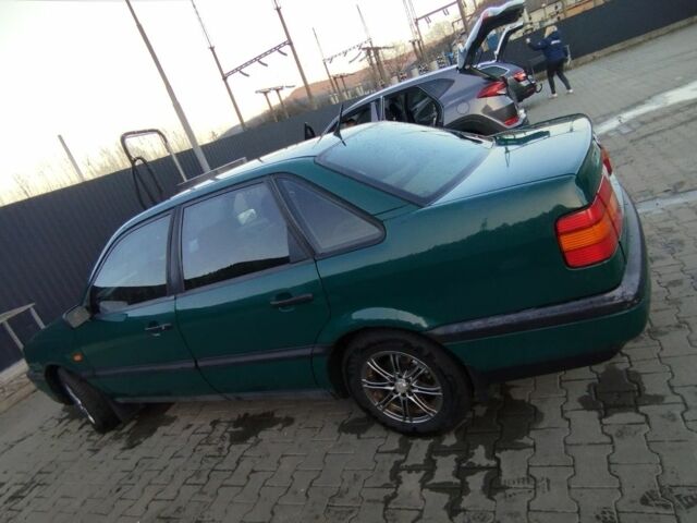 Фольксваген Пассат 1996 у Сколе на Automoto.ua Зелений Фольксваген Пассат, об'ємом двигуна 2 л та пробігом 181 тис. км за 2800 $, фото 1 на Automoto.ua